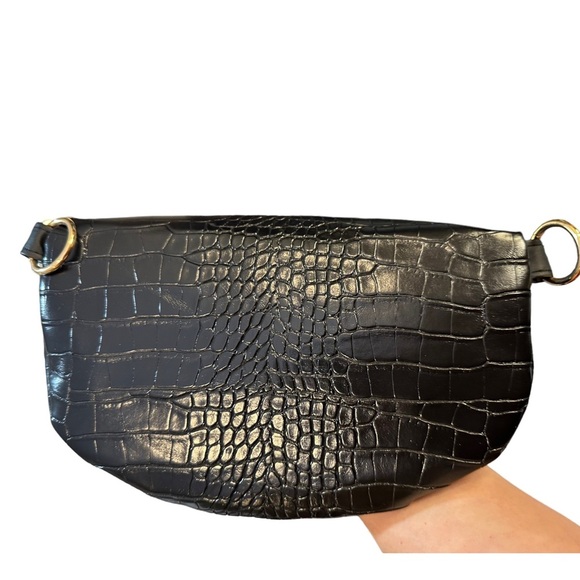 NWOT Vegan Leather Black Equestrian Horse Croc Embossed Fanny pack Shoulder bag - Picture 3 of 4